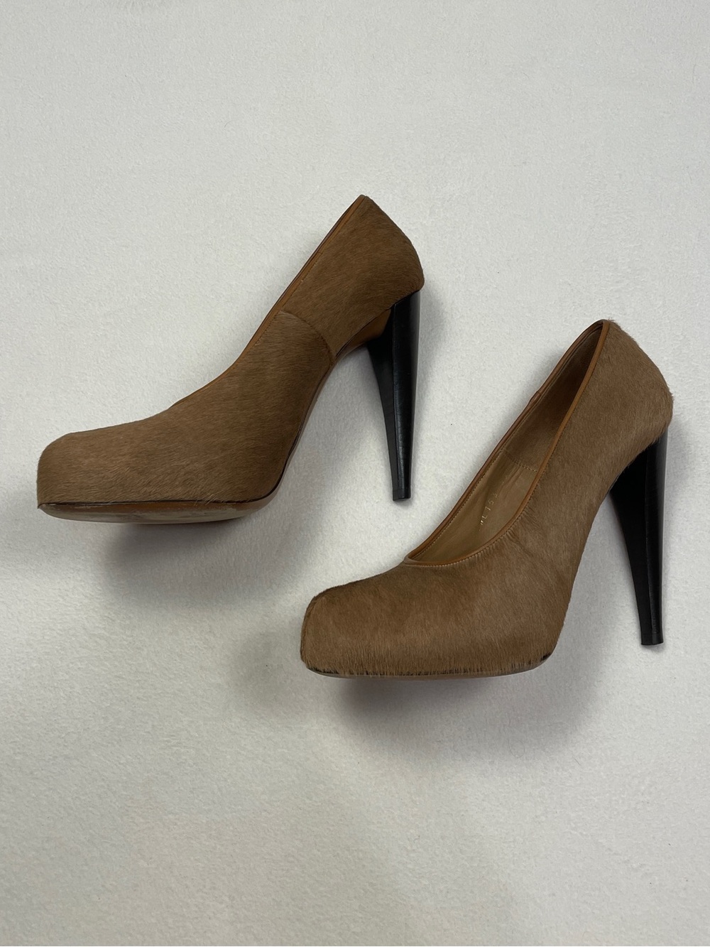 Maison Martin Margiela Tan Calf Hair Hidden Platform Curved Heel Pumps 39
